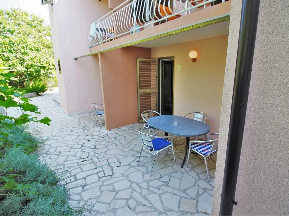 Apartments & Rooms Nikica Baška Extérieur photo